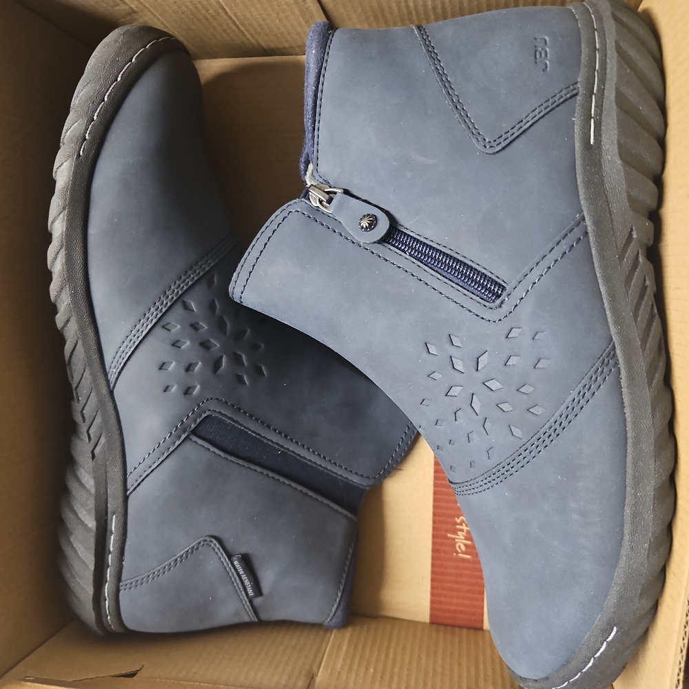 JBU Jambu boots water resistant vegan leather velvet lined blue